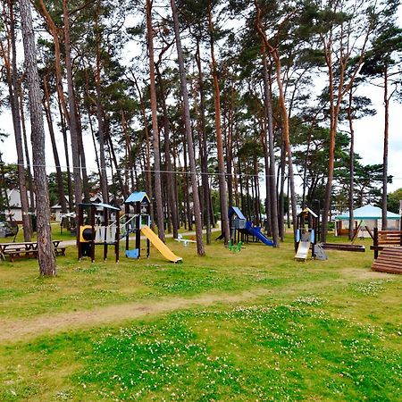 Forest Family Resort - Domki Caloroczne Ustka Exterior photo
